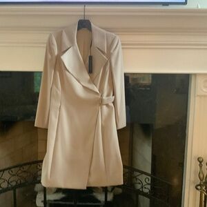 Elie Tahari camel colored wrap dress   Size 2.